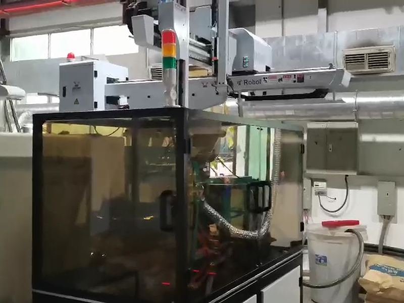 充电器插片自动化